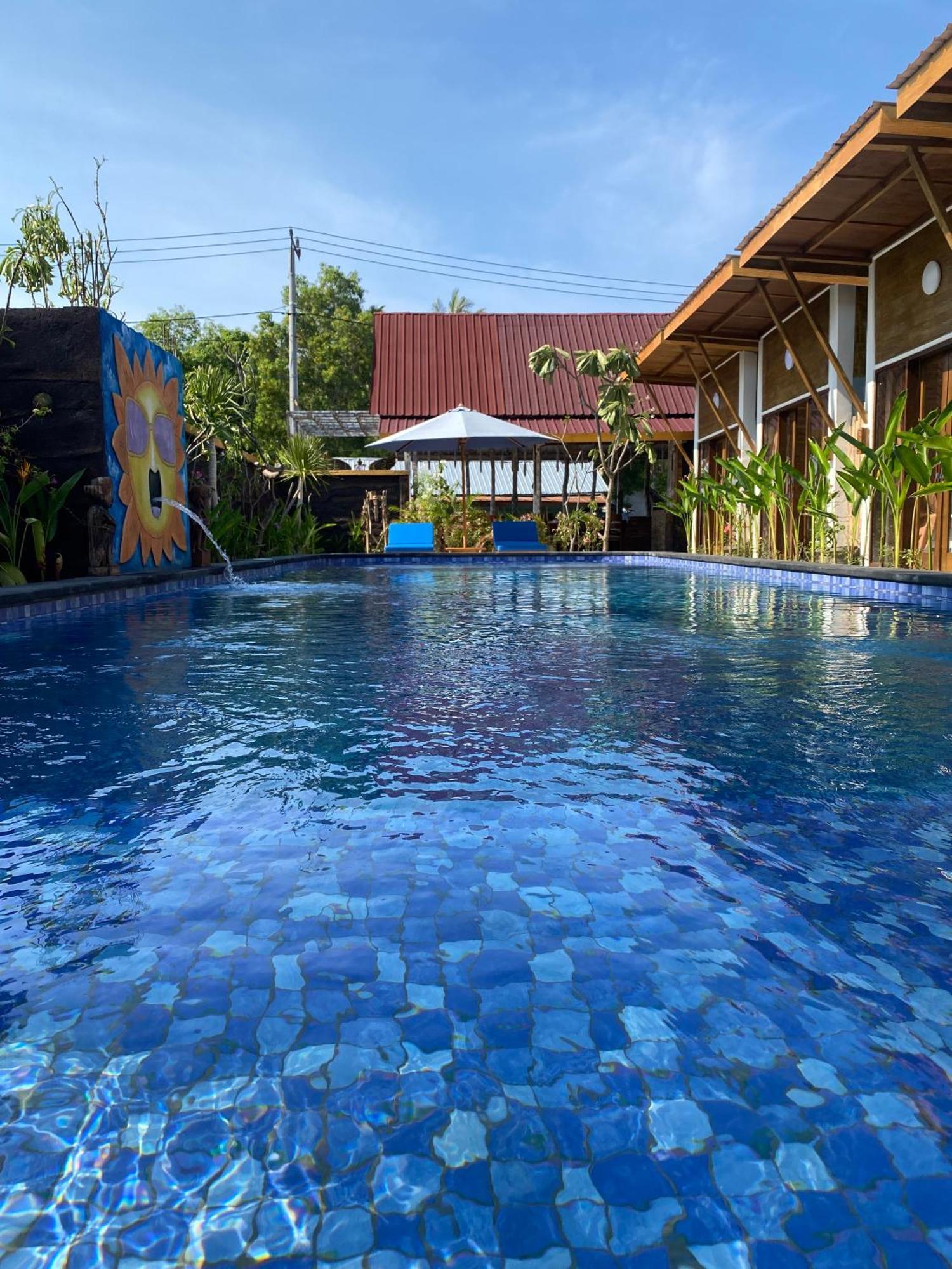 Sun Resort กีลีตราวางัน ภายนอก รูปภาพ